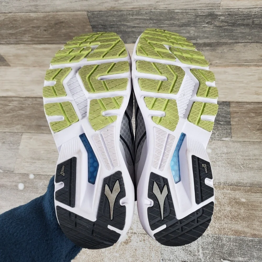 Diadora Mythos Blushield Vigore 3 Womens Shoes Sz 7 Running Silver White Sneaker